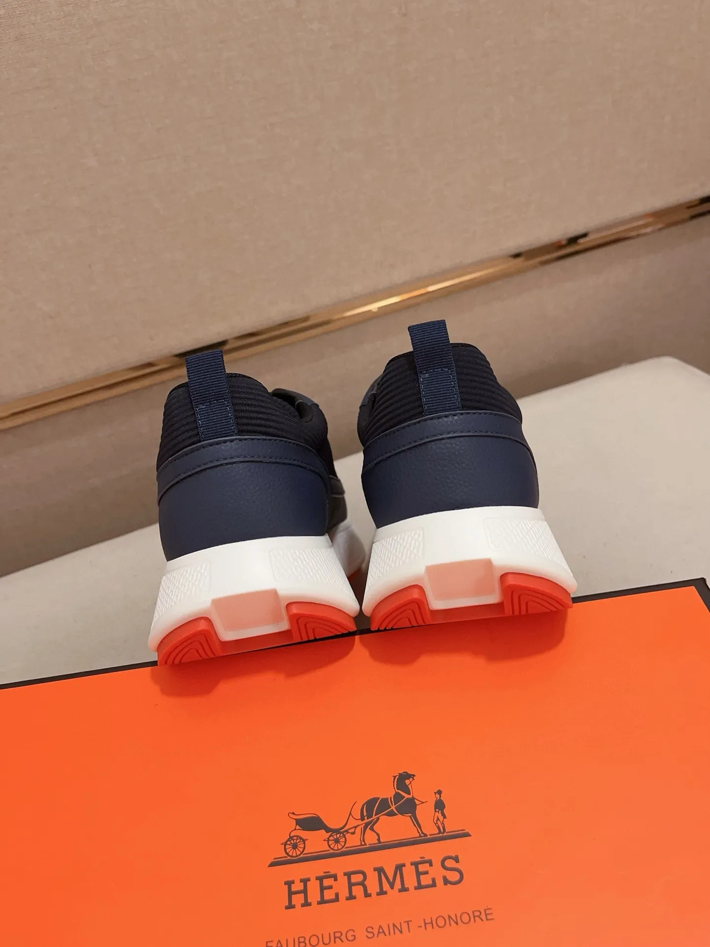 Men's clothing and shoes💰: 440💰《HERMES》【Classic original single version】Hermès; top 🔝purchasing agent🔍🔍men's latest 🇺🇸 counter sales simultaneously, imported from Italy original ▲▲cowhide ▲▲ (high-end, nobility, class) ) Exquisite workmanship (Italian 🇮🇹 imported water-dyed 🐂 cowhide lining) sole: original sole provided by the original factory, ⚠️exclusive double-layer activity·TPR·rubber·combined molded outsole; super comfortable·wear-resistant·non-slip·environmental protection The real thing is more beautiful if you take the real thing (high quality, follow the order). You can enter and exit the counter at will * Number of yards: 38-44 (45 can be customized and cannot be returned or exchanged)